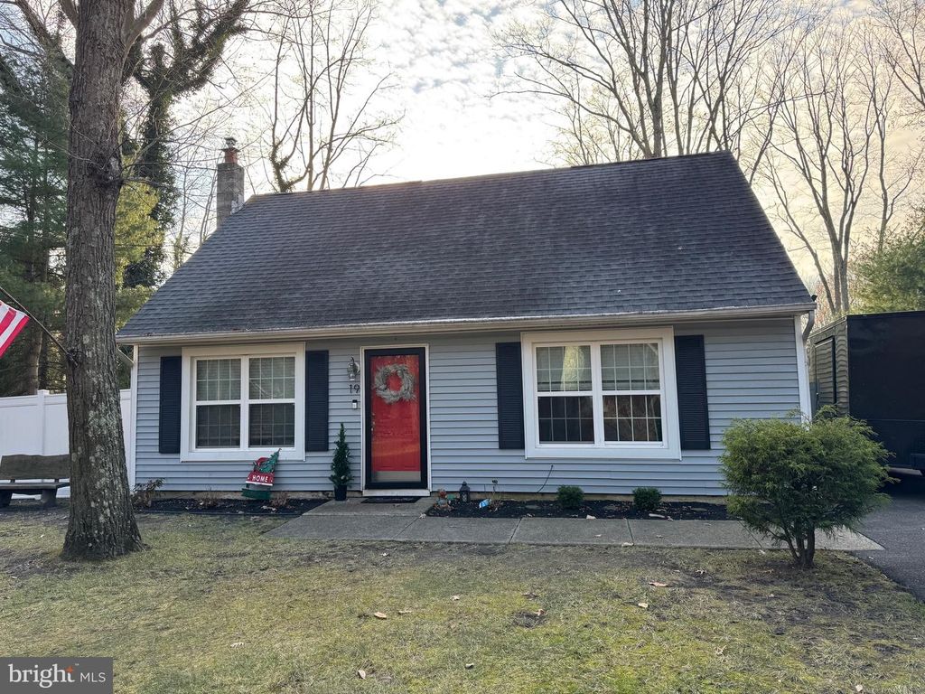 19 N CENTRAL AVE, Sicklerville, NJ 08081