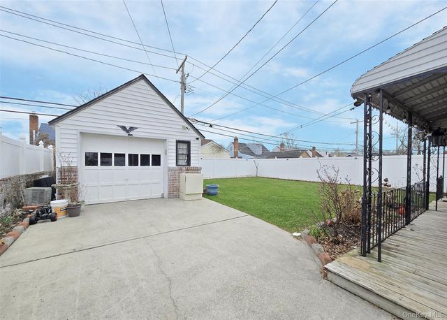 43 McAlester Avenue, Hicksville, NY 11801