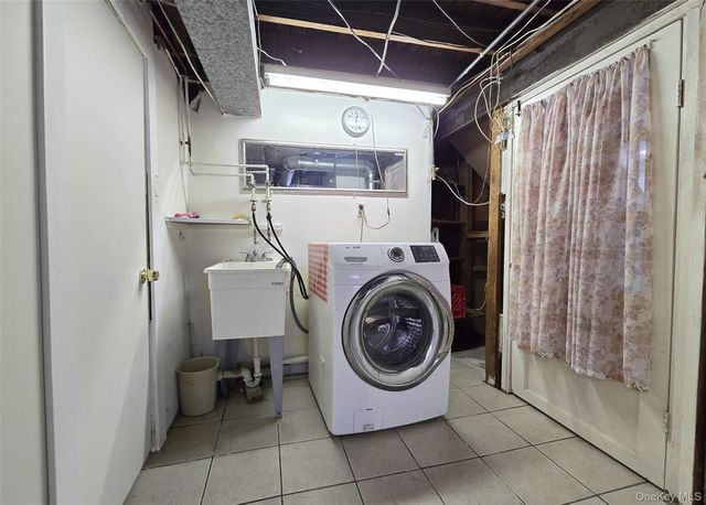 43 McAlester Avenue, Hicksville, NY 11801