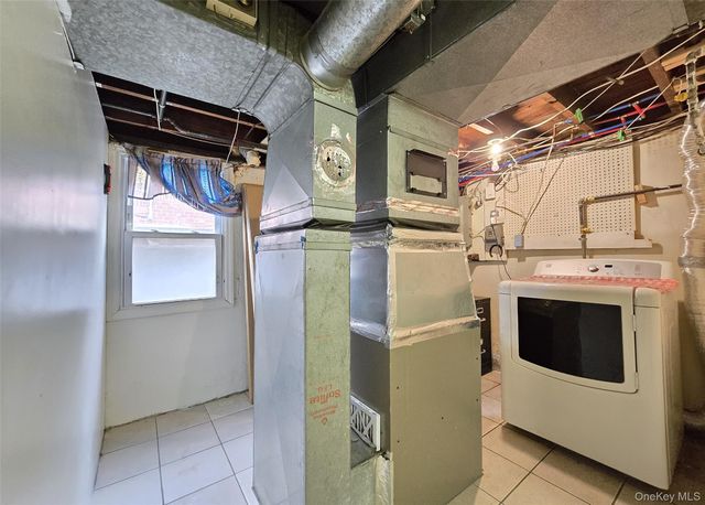 43 McAlester Avenue, Hicksville, NY 11801