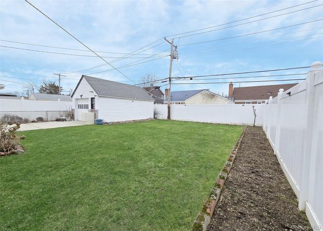 43 McAlester Avenue, Hicksville, NY 11801