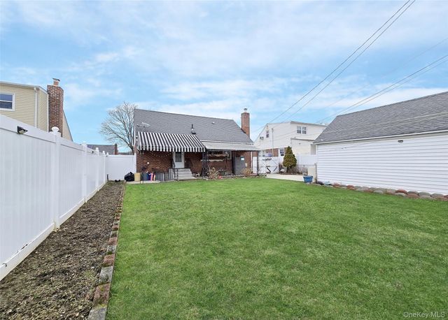 43 McAlester Avenue, Hicksville, NY 11801