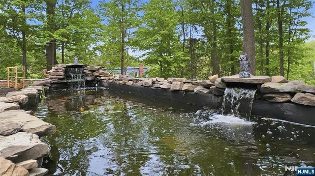 219 W Saddle River Road, Saddle River, NJ 07458