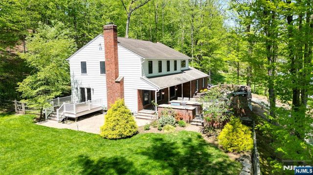 219 W Saddle River Road, Saddle River, NJ 07458