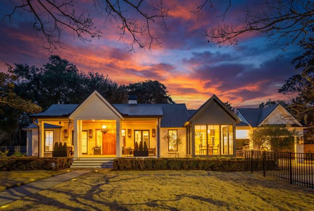 1027 Lakeview Drive, Mount Pleasant, SC 29464