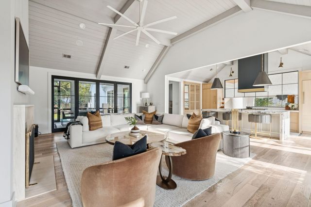 1027 Lakeview Drive, Mount Pleasant, SC 29464