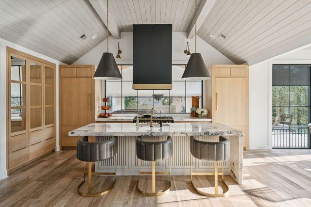 1027 Lakeview Drive, Mount Pleasant, SC 29464