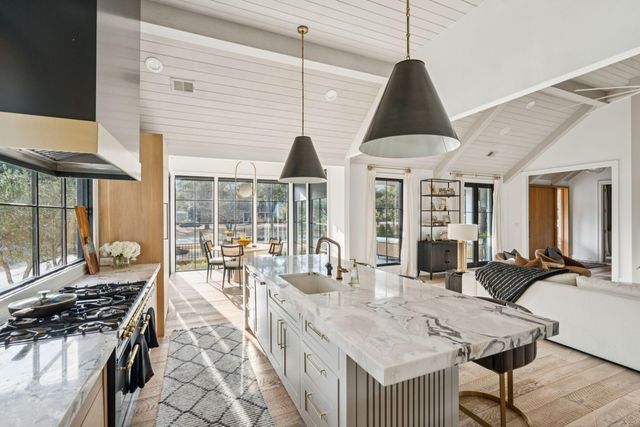 1027 Lakeview Drive, Mount Pleasant, SC 29464