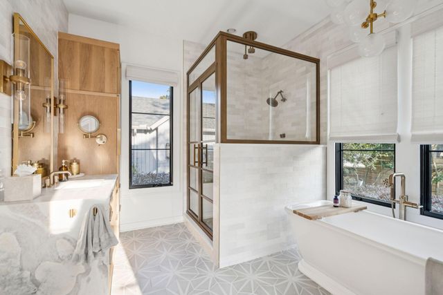 1027 Lakeview Drive, Mount Pleasant, SC 29464