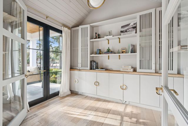 1027 Lakeview Drive, Mount Pleasant, SC 29464