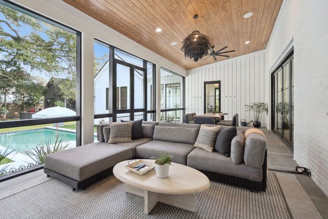 1027 Lakeview Drive, Mount Pleasant, SC 29464