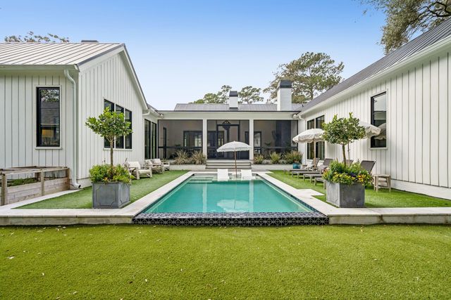 1027 Lakeview Drive, Mount Pleasant, SC 29464