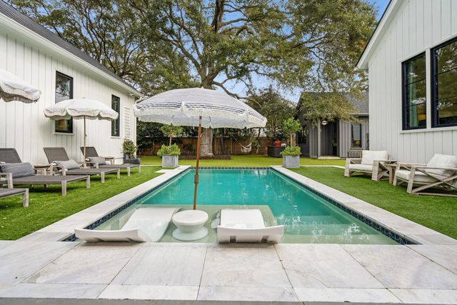 1027 Lakeview Drive, Mount Pleasant, SC 29464