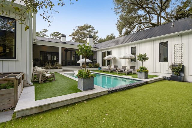 1027 Lakeview Drive, Mount Pleasant, SC 29464