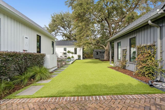 1027 Lakeview Drive, Mount Pleasant, SC 29464