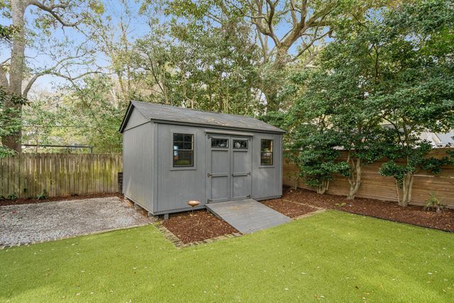 1027 Lakeview Drive, Mount Pleasant, SC 29464