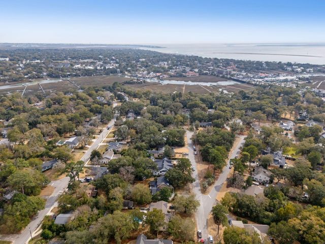 1027 Lakeview Drive, Mount Pleasant, SC 29464