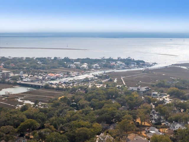 1027 Lakeview Drive, Mount Pleasant, SC 29464