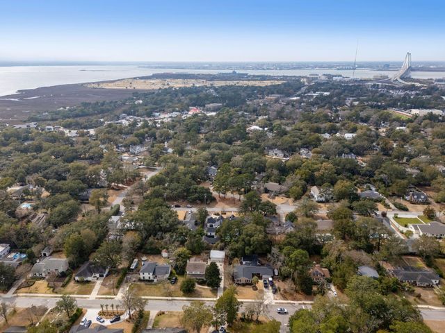 1027 Lakeview Drive, Mount Pleasant, SC 29464