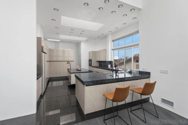 25 Green Turtle Rd, Coronado, CA 92118