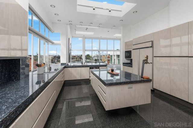 25 Green Turtle Rd, Coronado, CA 92118