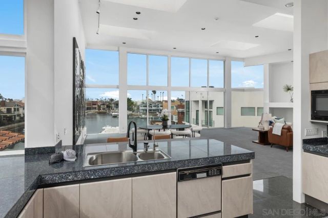 25 Green Turtle Rd, Coronado, CA 92118