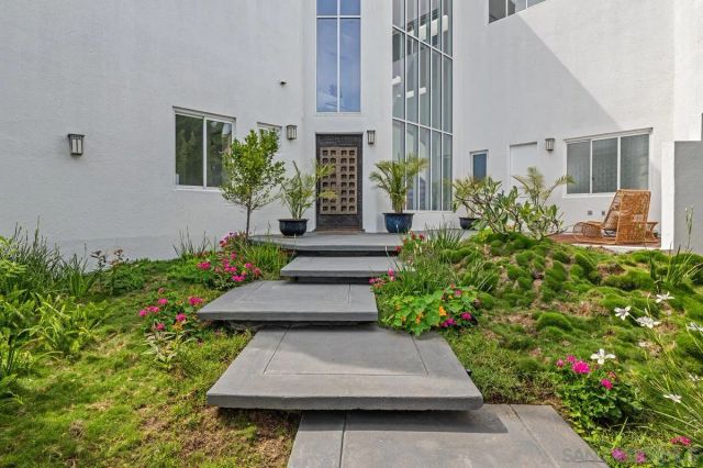 25 Green Turtle Rd, Coronado, CA 92118