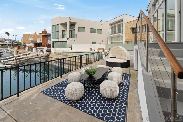 25 Green Turtle Rd, Coronado, CA 92118