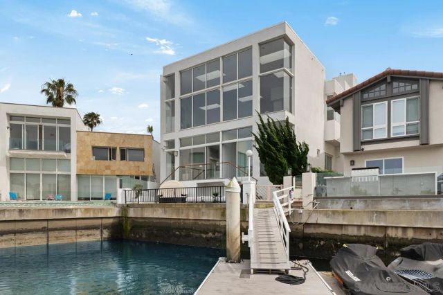 25 Green Turtle Rd, Coronado, CA 92118