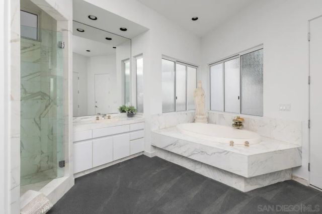 25 Green Turtle Rd, Coronado, CA 92118