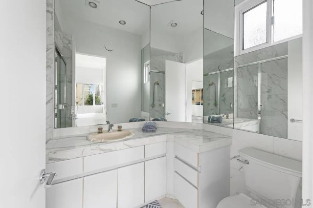 25 Green Turtle Rd, Coronado, CA 92118