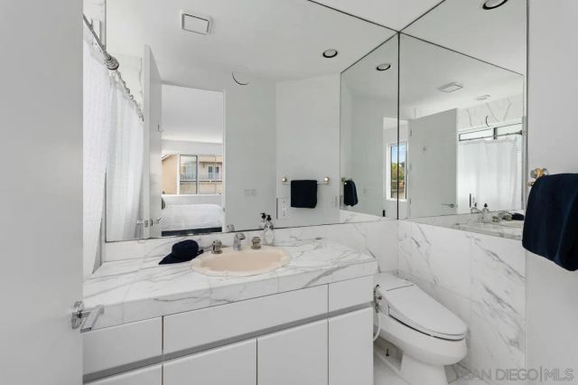 25 Green Turtle Rd, Coronado, CA 92118