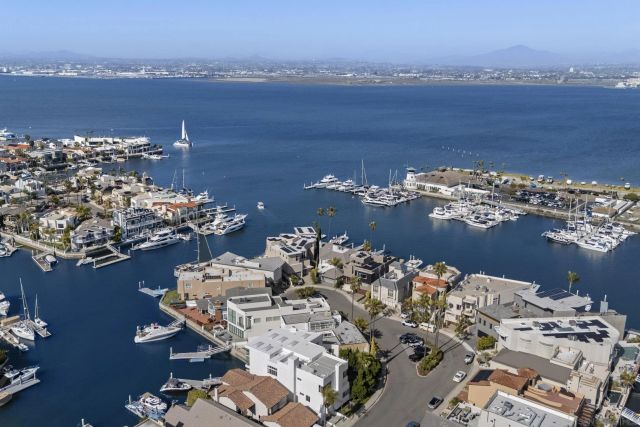 25 Green Turtle Rd, Coronado, CA 92118