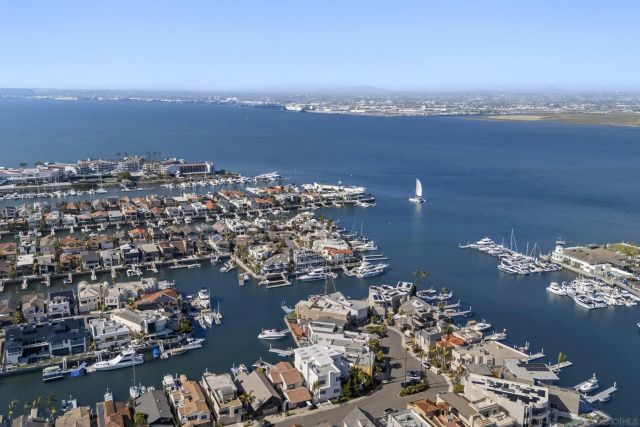 25 Green Turtle Rd, Coronado, CA 92118