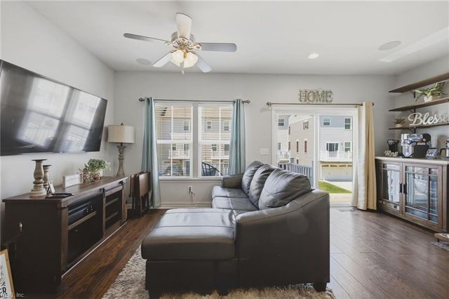 404 Spring Hill PL, Smithfield, VA 23430