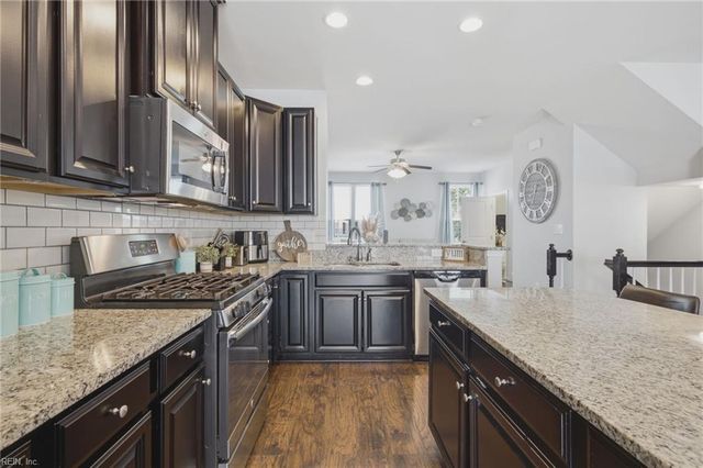 404 Spring Hill PL, Smithfield, VA 23430