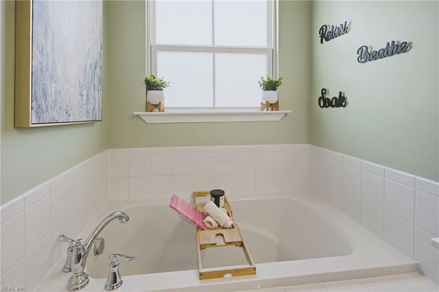 404 Spring Hill PL, Smithfield, VA 23430