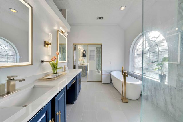 9352 Riverwalk Lane, Irving, TX 75063