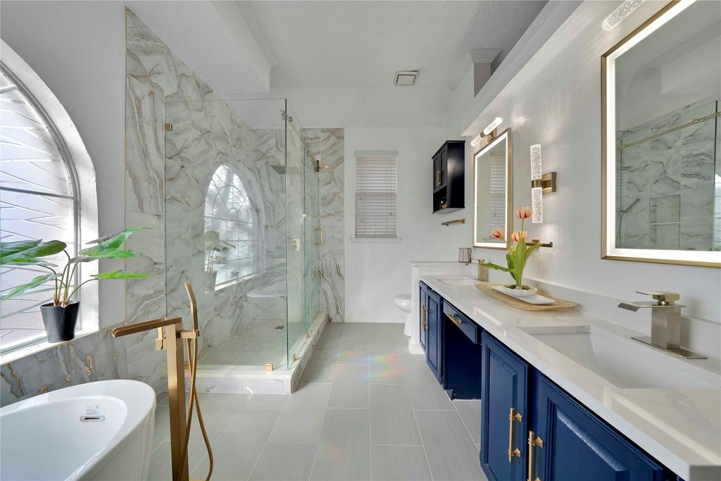 9352 Riverwalk Lane, Irving, TX 75063