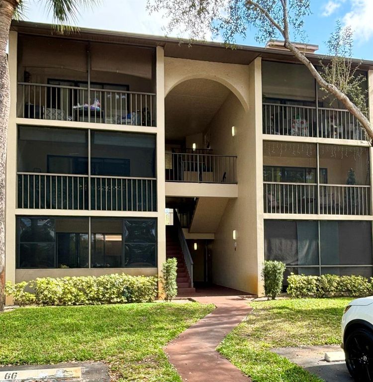 203 Foxtail Drive F1, Greenacres, FL 33415