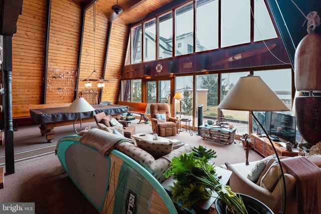 916 N SHORE DR, Brigantine, NJ 08203