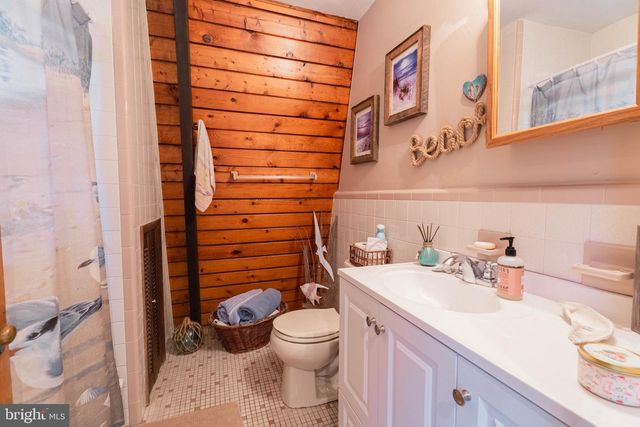 916 N SHORE DR, Brigantine, NJ 08203