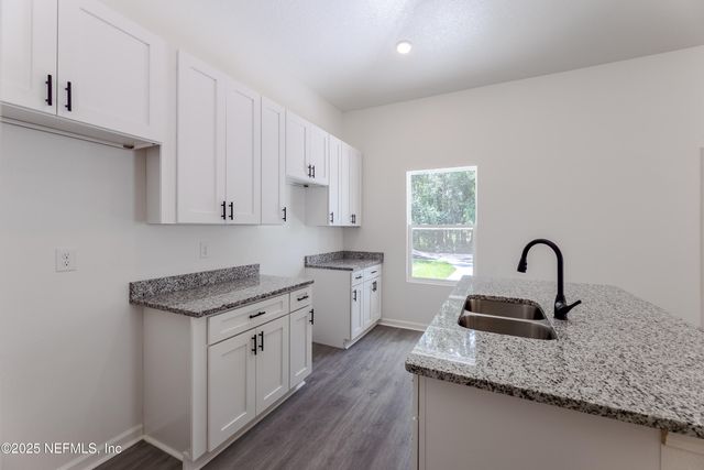 8119 SISKIN Avenue, Jacksonville, FL 32219