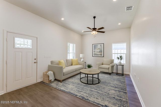 8119 SISKIN Avenue, Jacksonville, FL 32219