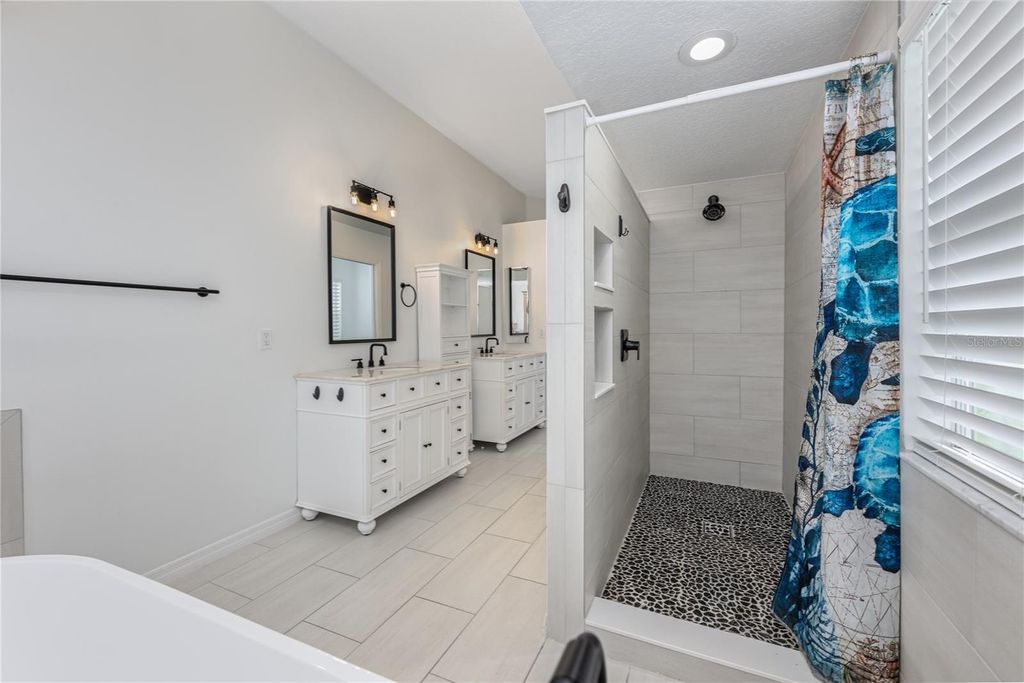 Image 13 of property listing at 1966 WESTBOURNE DRIVE, Oviedo, FL 32765