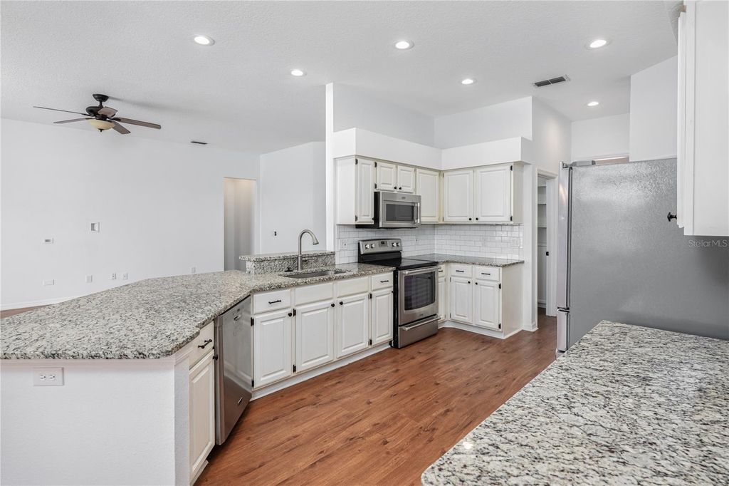 Image 25 of property listing at 1966 WESTBOURNE DRIVE, Oviedo, FL 32765