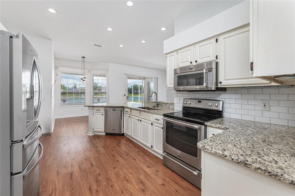 Image 7 of property listing at 1966 WESTBOURNE DRIVE, Oviedo, FL 32765