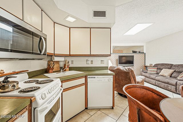 1105 S Calle De Las Casitas, Green Valley, AZ 85614