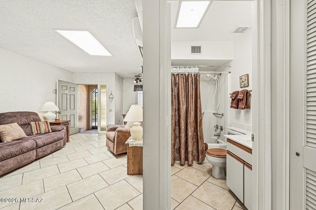 1105 S Calle De Las Casitas, Green Valley, AZ 85614