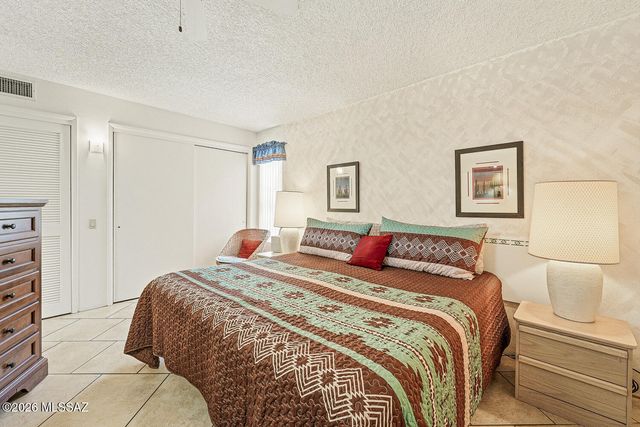 1105 S Calle De Las Casitas, Green Valley, AZ 85614